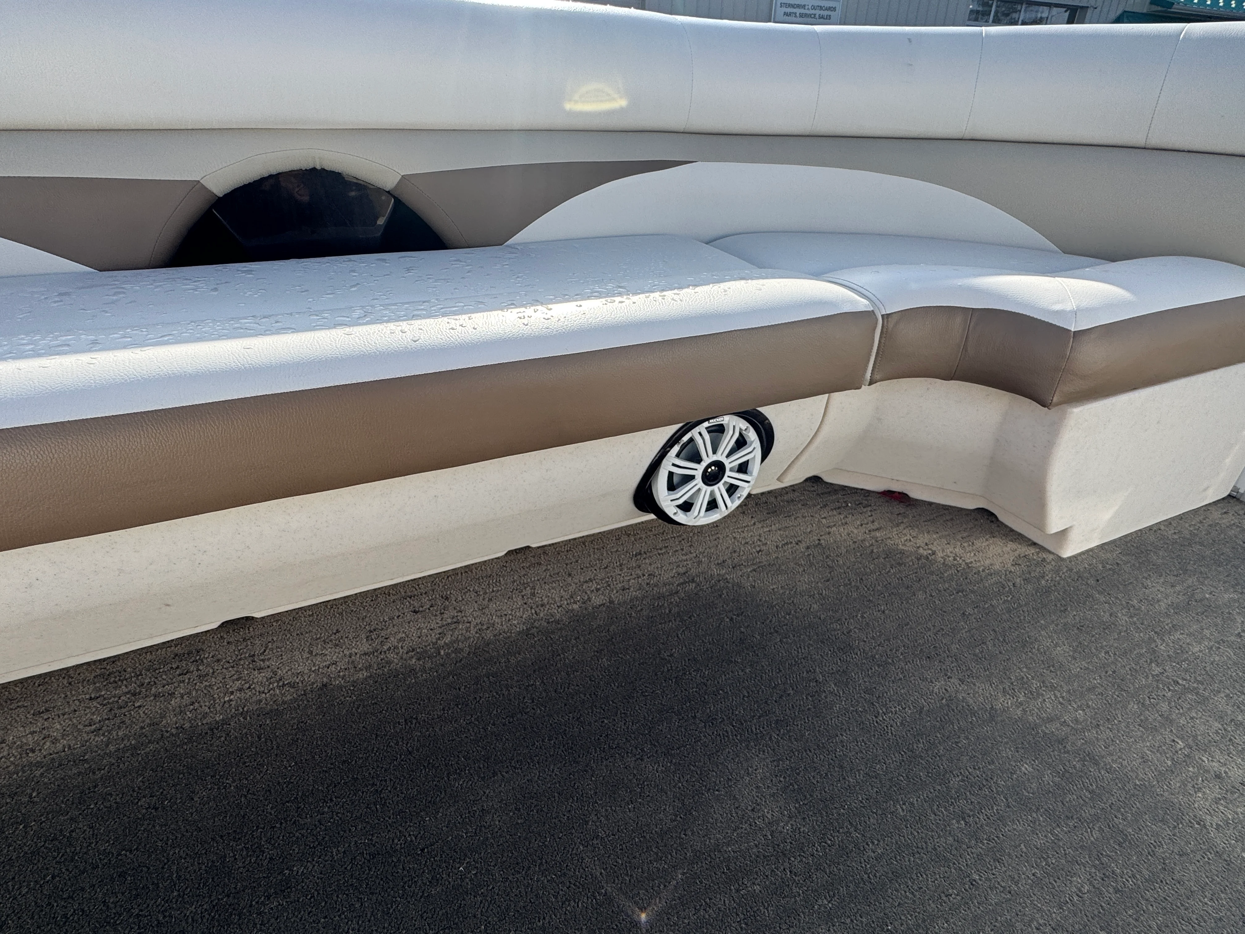 2014 Harris Sunliner 240 Image Thumbnail #15