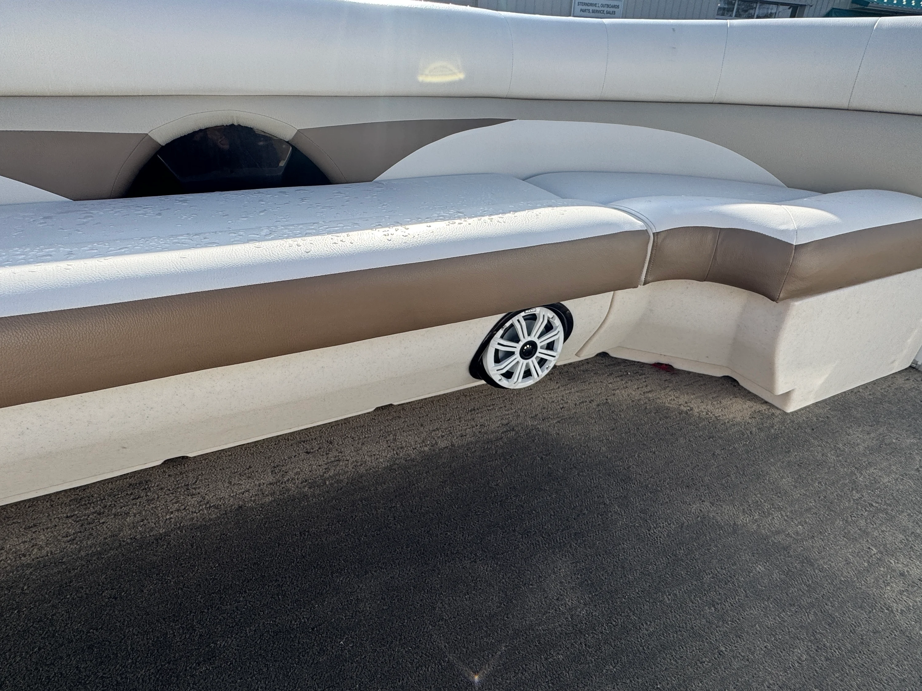 2014 Harris Sunliner 240 Image Thumbnail #15