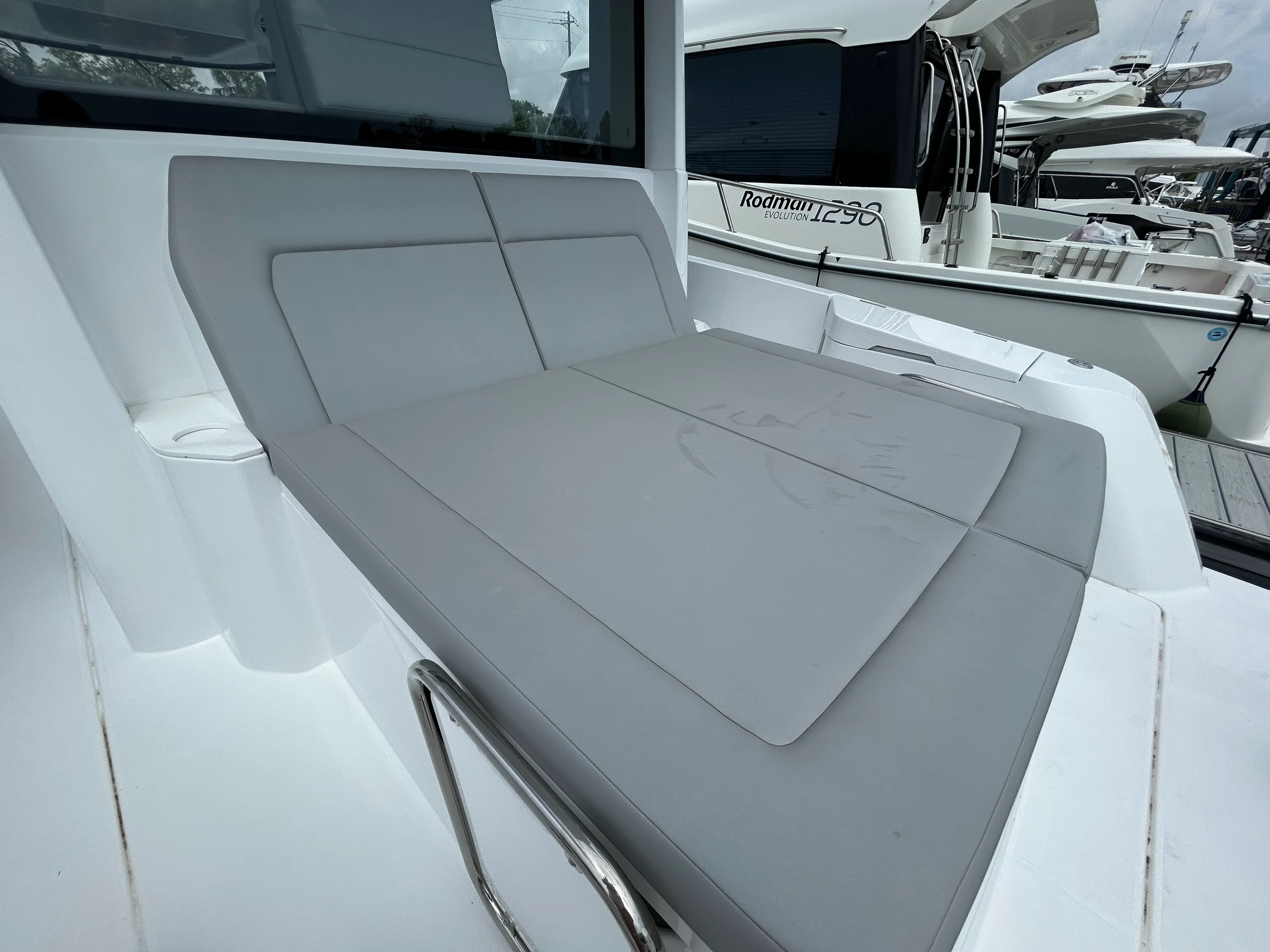2026 Cruisers Yachts 38 VTR EC Image Thumbnail #16