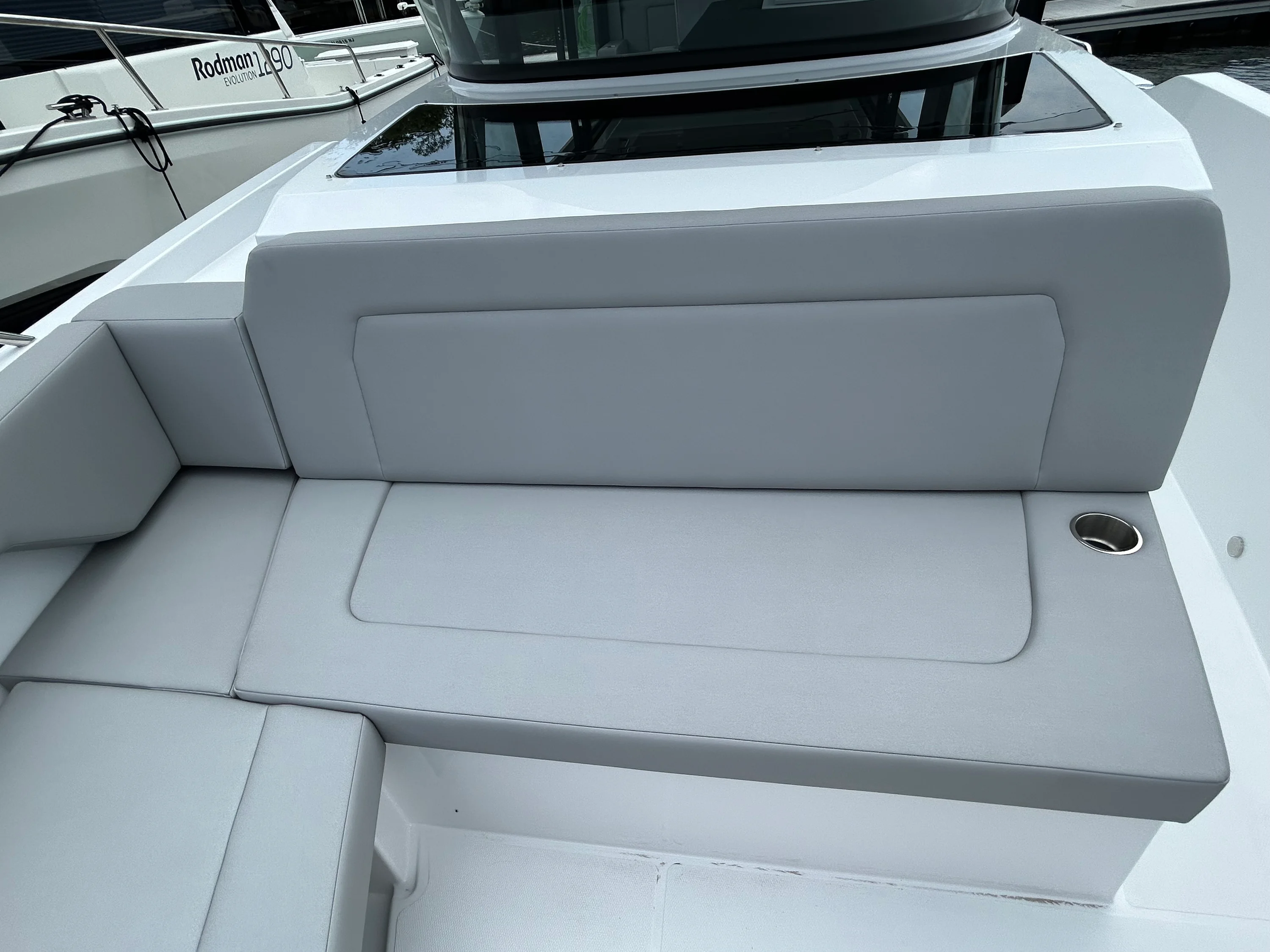 2026 Cruisers Yachts 38 VTR EC Image Thumbnail #30