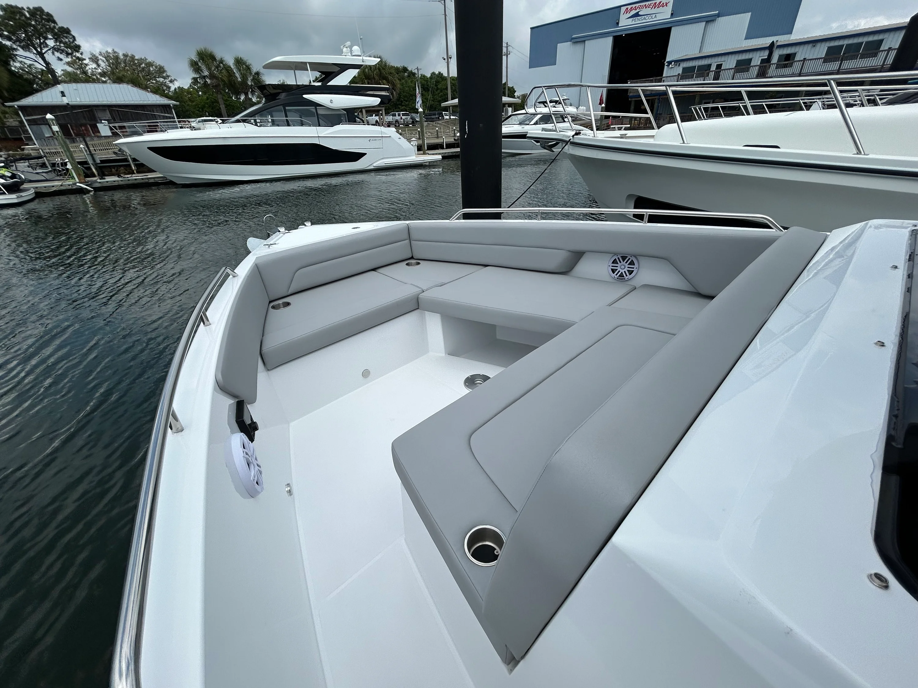 2026 Cruisers Yachts 38 VTR EC Image Thumbnail #27