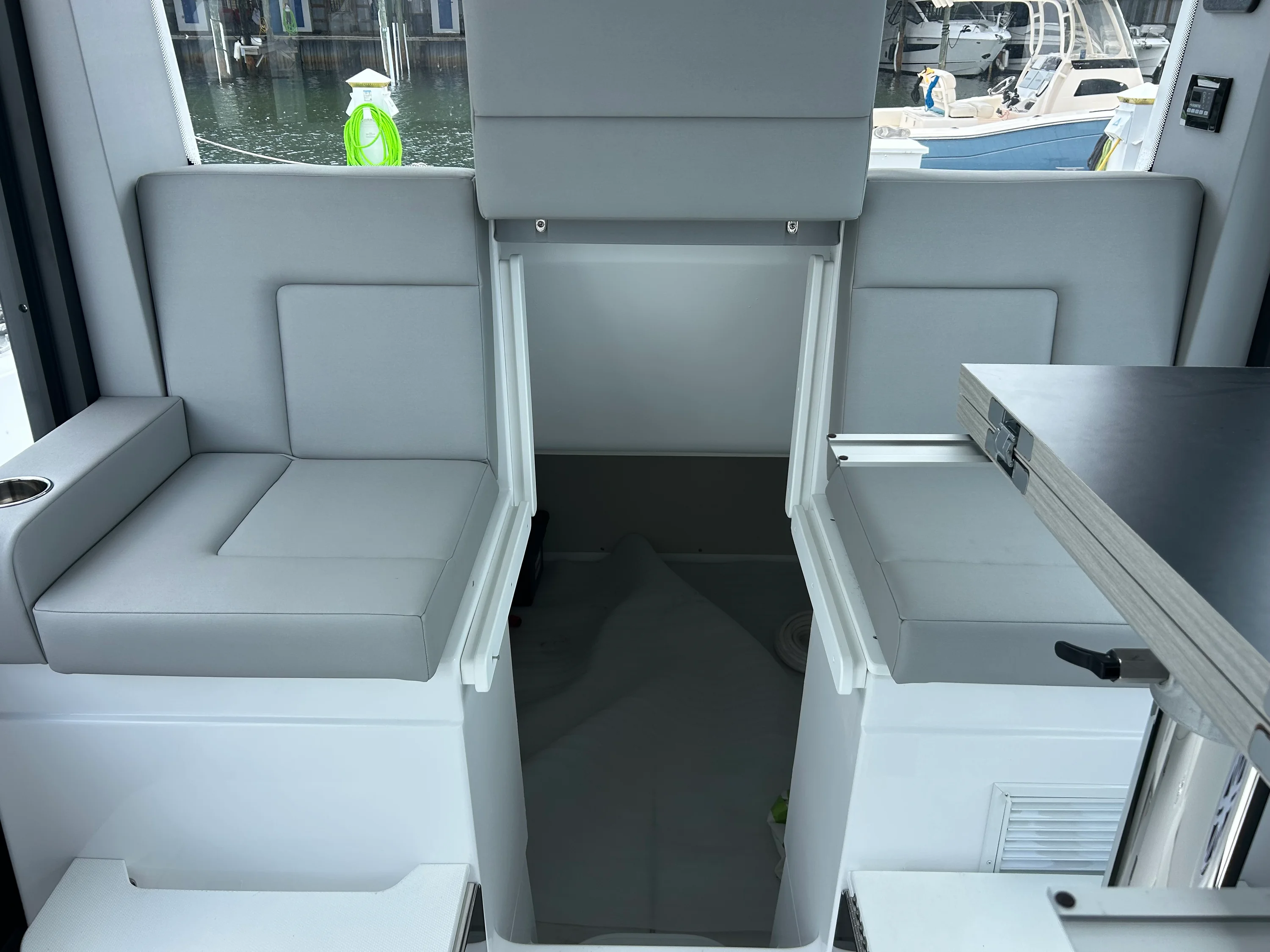 2026 Cruisers Yachts 38 VTR EC Image Thumbnail #18