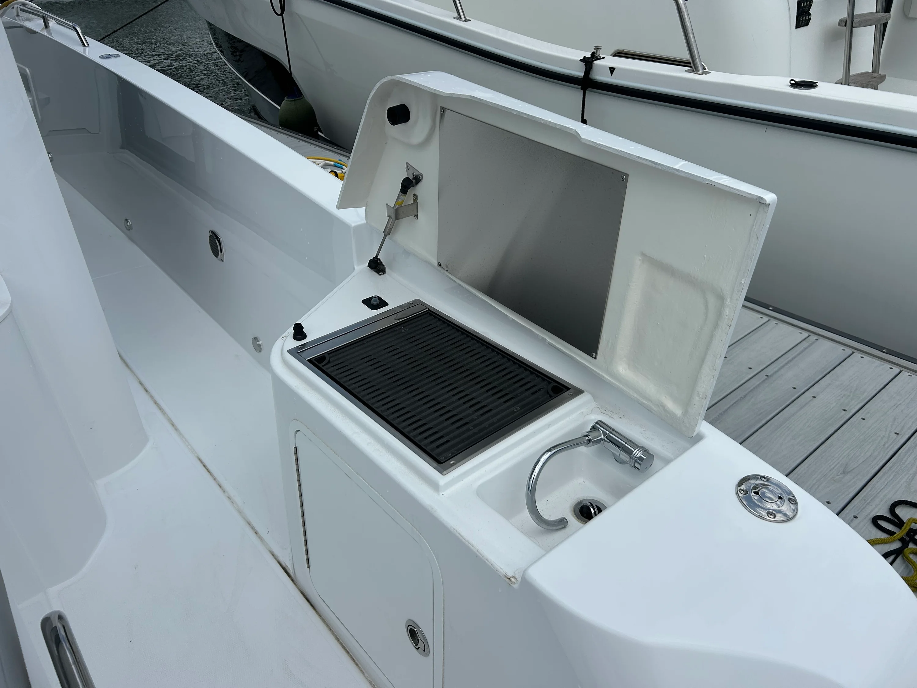2026 Cruisers Yachts 38 VTR EC Image Thumbnail #31