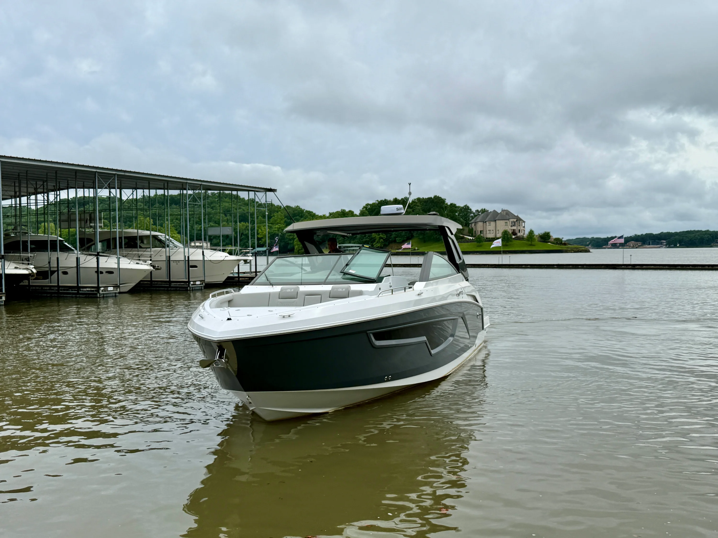 2026 Cruisers Yachts 34 GLS Outboard Image Thumbnail #2