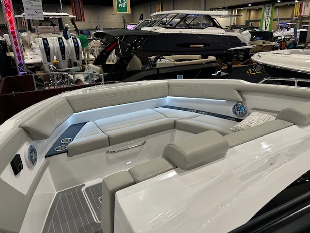 2026 Cruisers Yachts 34 GLS Outboard Image Thumbnail #28