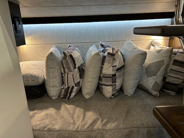 2026 Cruisers Yachts 34 GLS Outboard Image Thumbnail #36