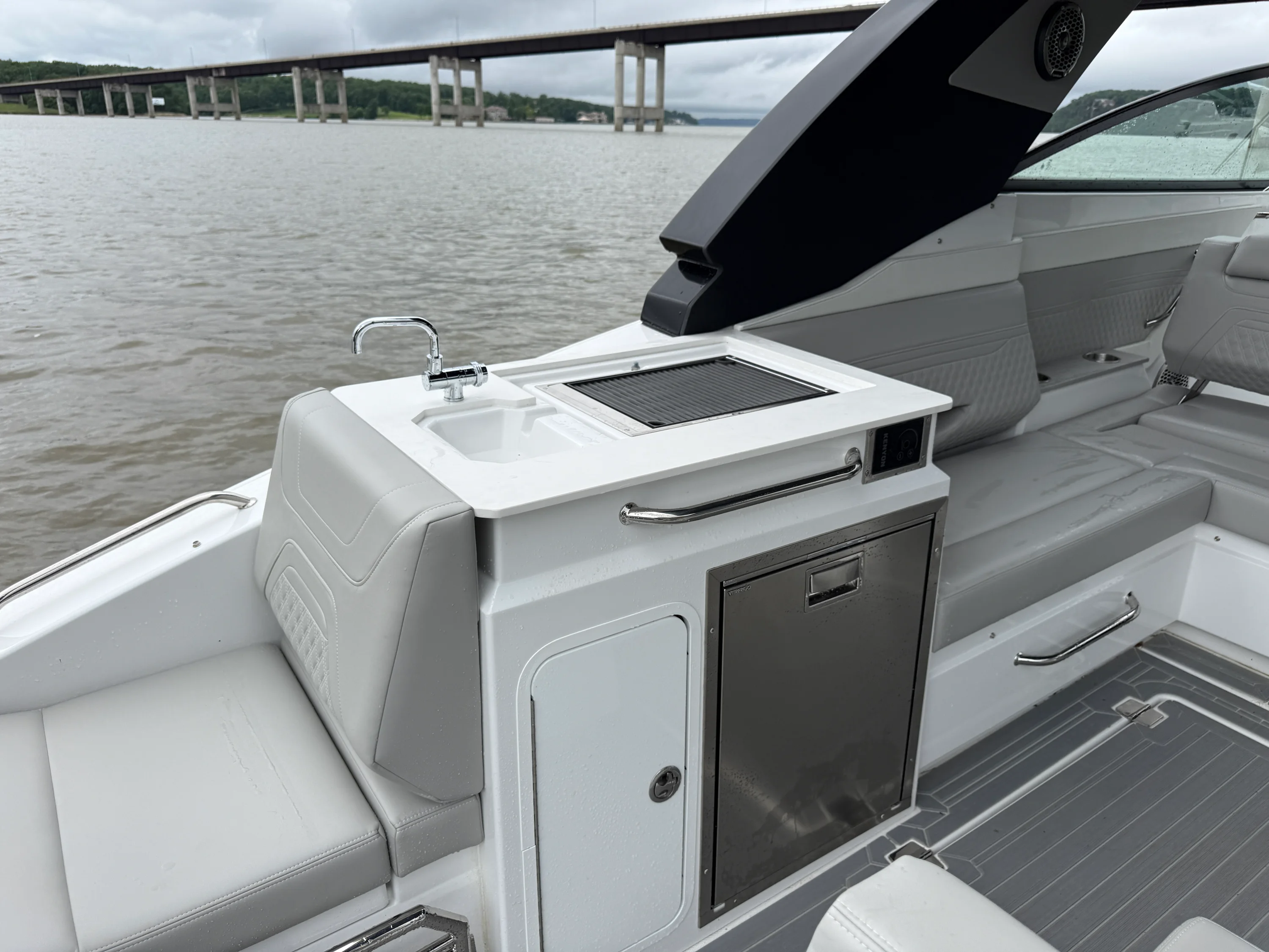 2026 Cruisers Yachts 34 GLS Outboard Image Thumbnail #13