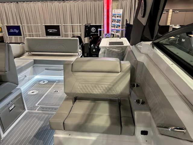 2026 Cruisers Yachts 34 GLS Outboard Image Thumbnail #17