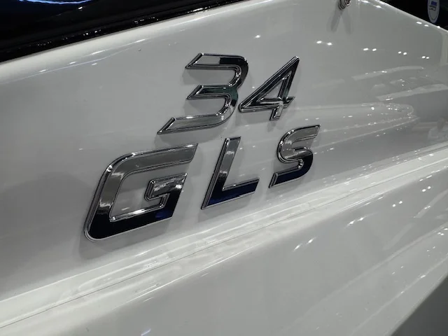 2026 Cruisers Yachts 34 GLS Outboard Image Thumbnail #3