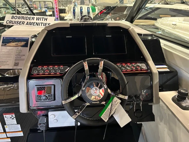 2026 Cruisers Yachts 34 GLS Outboard Image Thumbnail #23