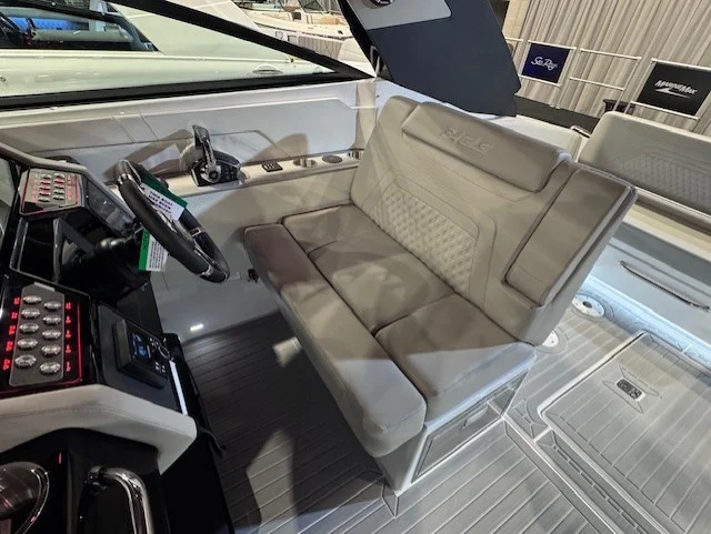 2026 Cruisers Yachts 34 GLS Outboard Image Thumbnail #24