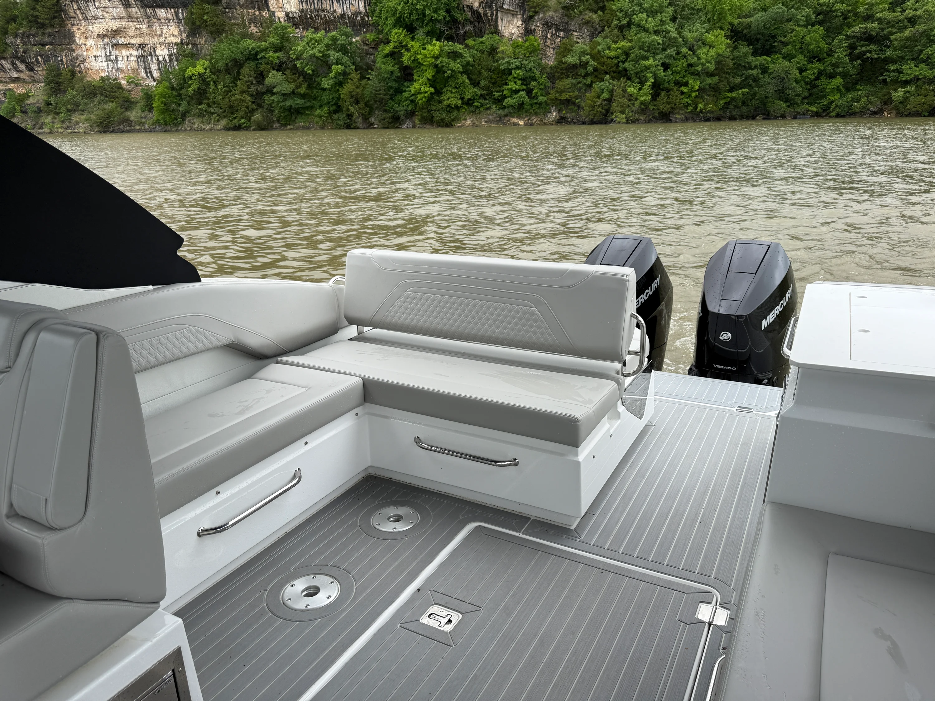 2026 Cruisers Yachts 34 GLS Outboard Image Thumbnail #15