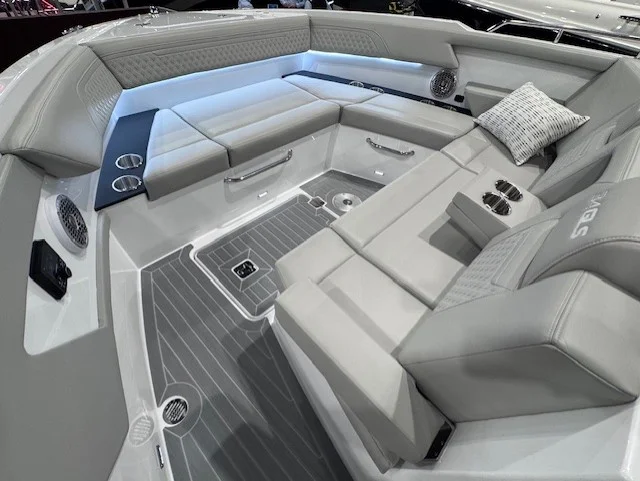 2026 Cruisers Yachts 34 GLS Outboard Image Thumbnail #31