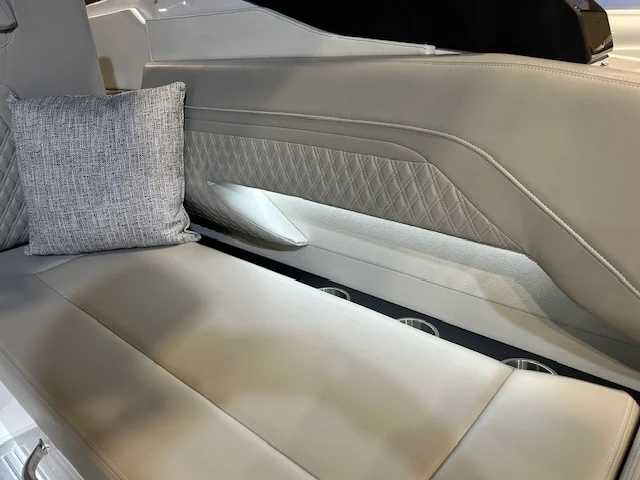 2026 Cruisers Yachts 34 GLS Outboard Image Thumbnail #18