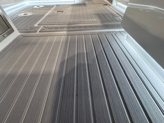 2026 Cruisers Yachts 34 GLS Outboard Image Thumbnail #8