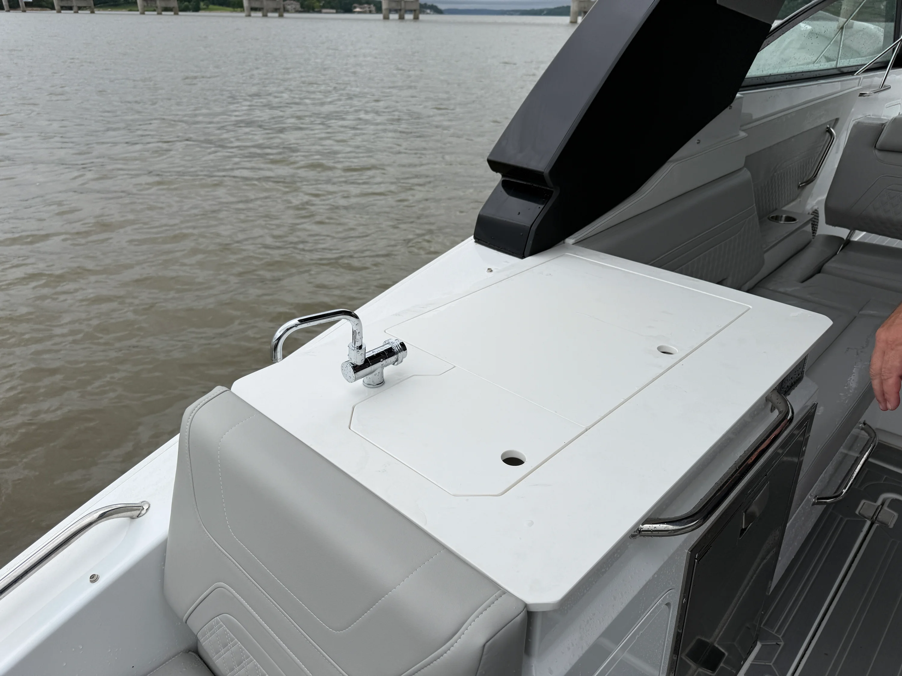 2026 Cruisers Yachts 34 GLS Outboard Image Thumbnail #14