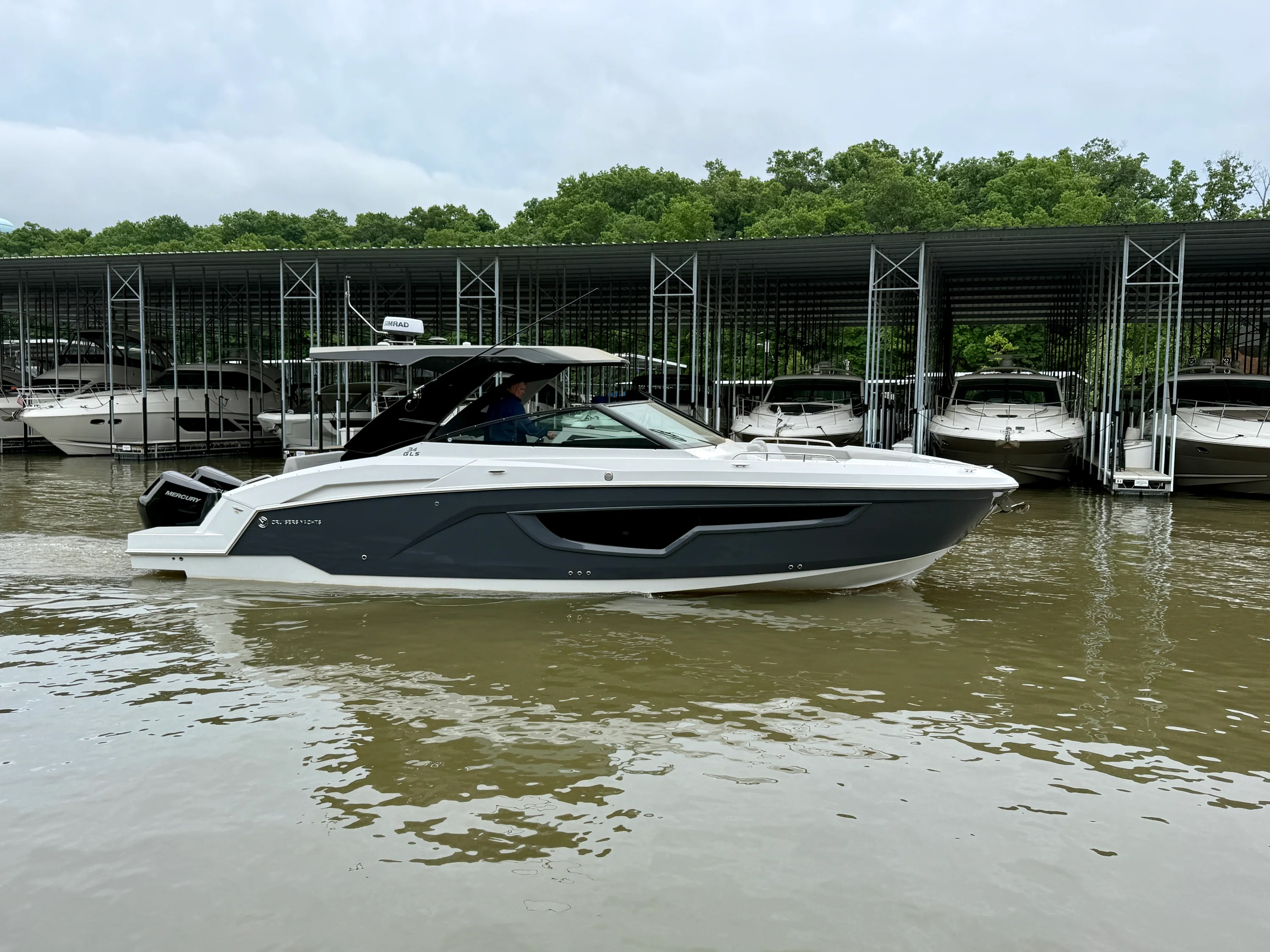 2026 Cruisers Yachts 34 GLS Outboard Image Thumbnail #5