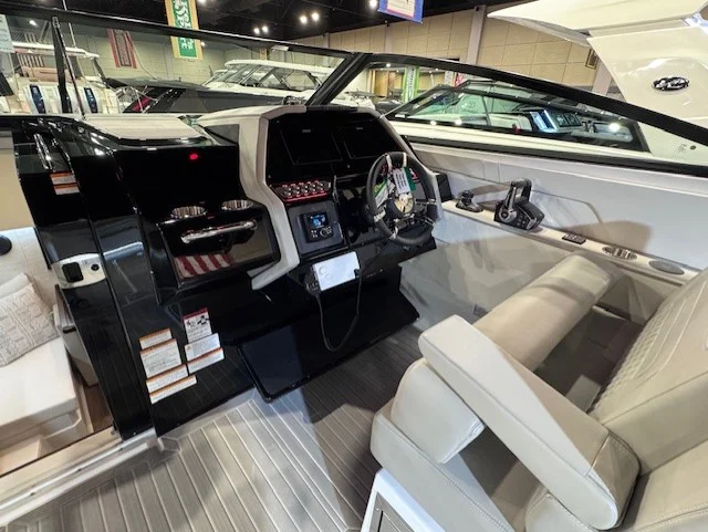 2026 Cruisers Yachts 34 GLS Outboard Image Thumbnail #21