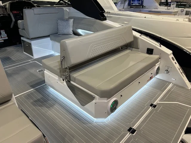 2026 Cruisers Yachts 34 GLS Outboard Image Thumbnail #12