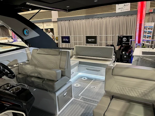 2026 Cruisers Yachts 34 GLS Outboard Image Thumbnail #11