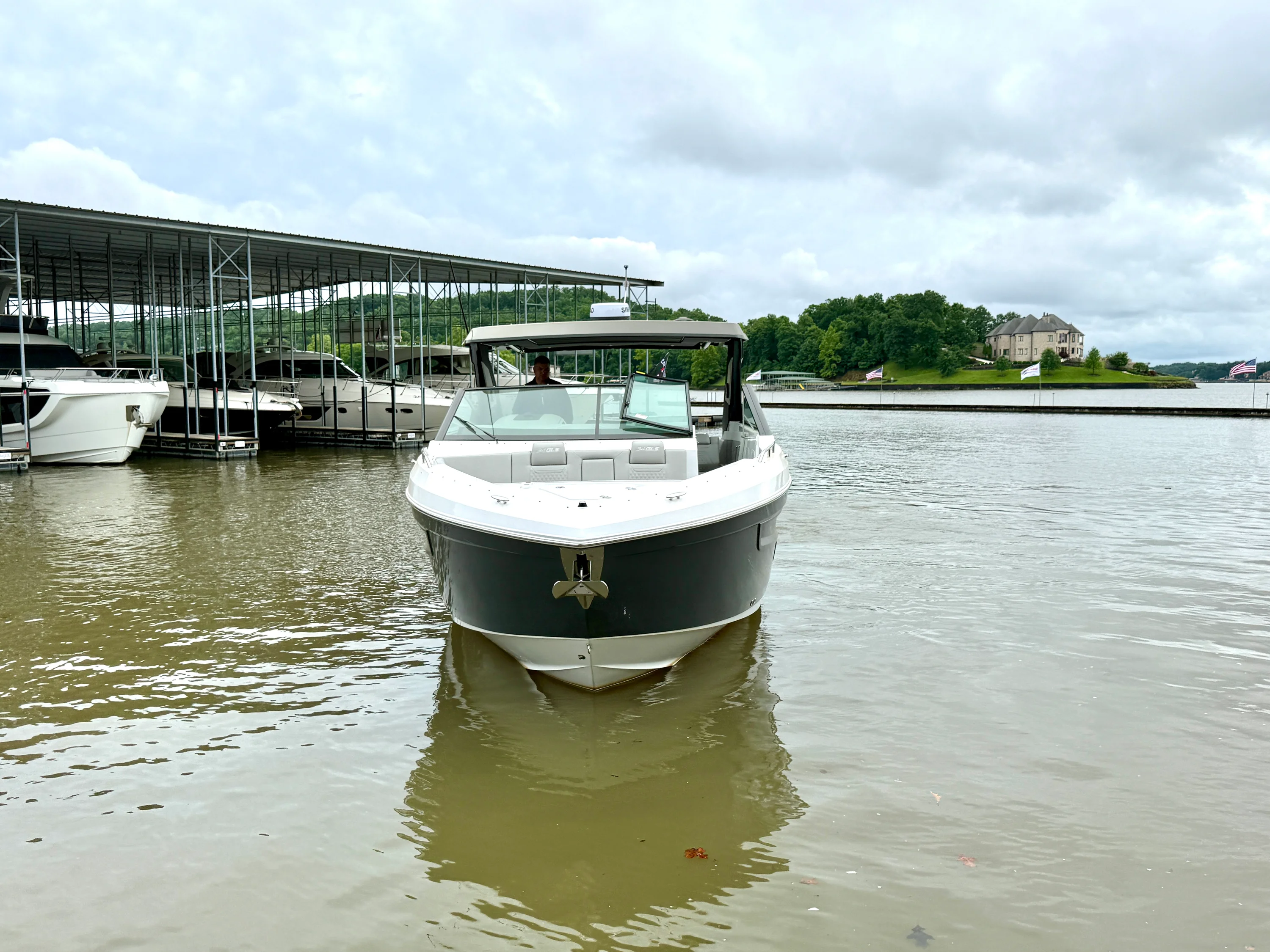 2026 Cruisers Yachts 34 GLS Outboard Image Thumbnail #3