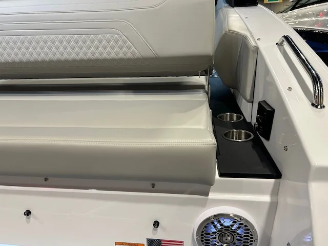 2026 Cruisers Yachts 34 GLS Outboard Image Thumbnail #20