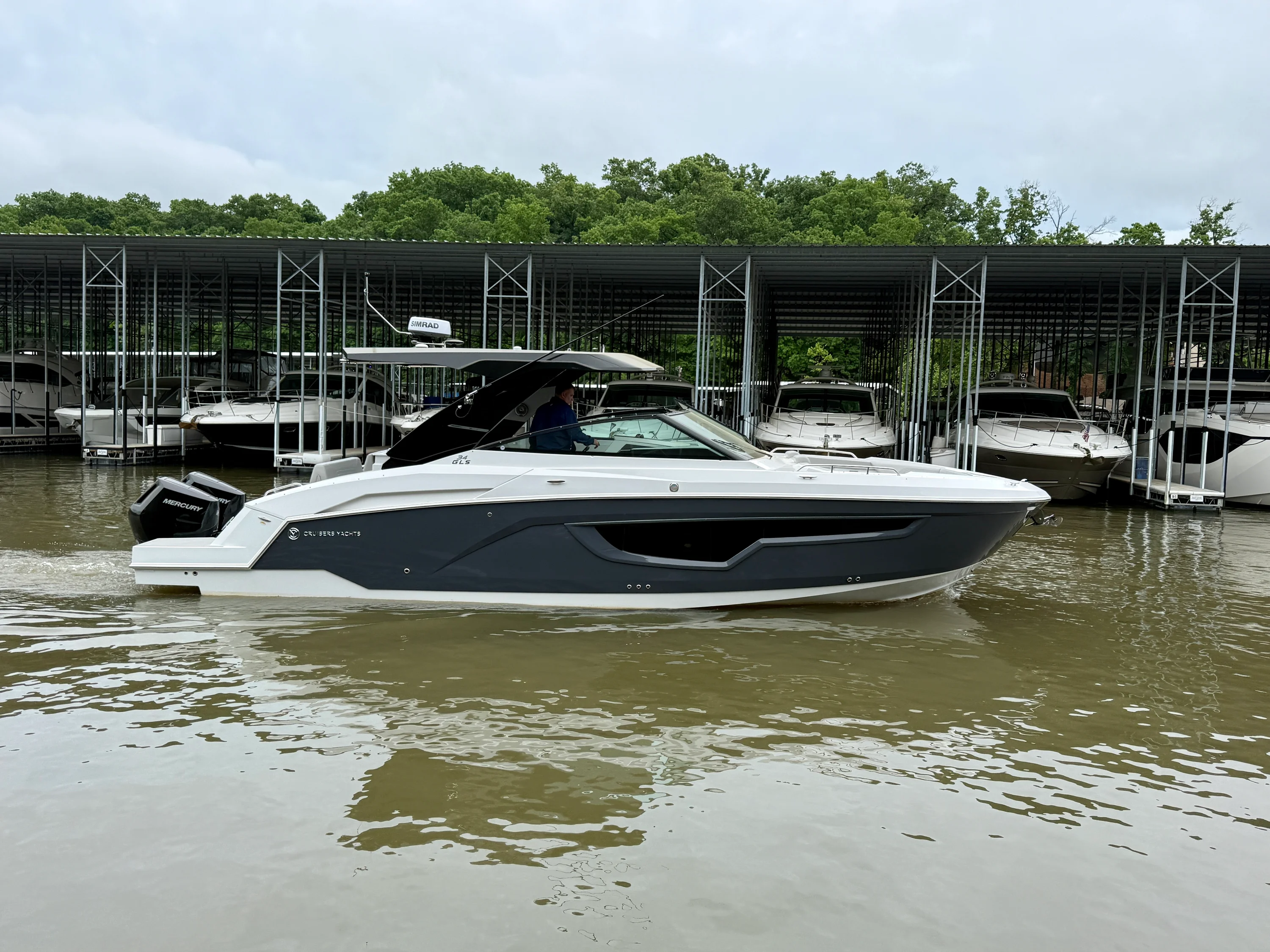 2026 Cruisers Yachts 34 GLS Outboard Image Thumbnail #4