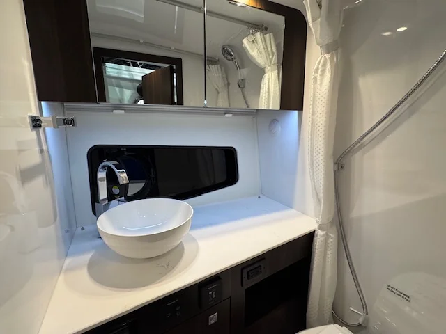 2026 Cruisers Yachts 34 GLS Outboard Image Thumbnail #37