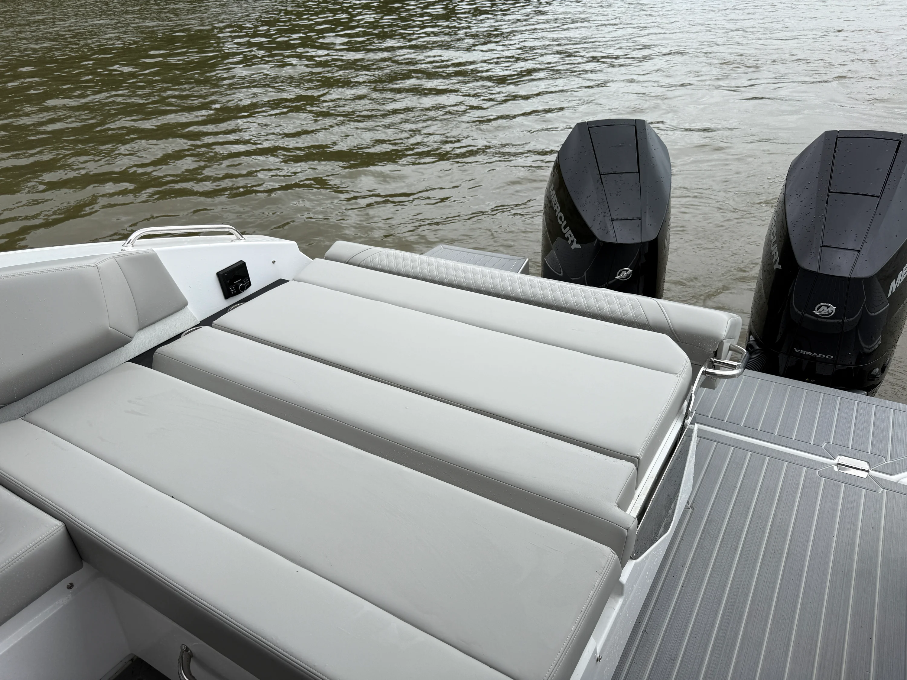 2026 Cruisers Yachts 34 GLS Outboard Image Thumbnail #30