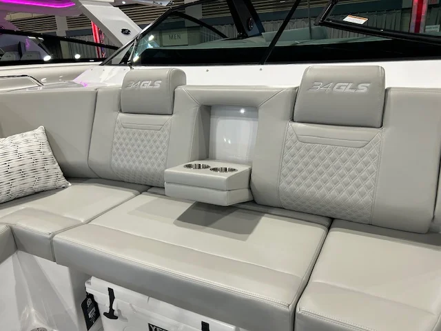 2026 Cruisers Yachts 34 GLS Outboard Image Thumbnail #30