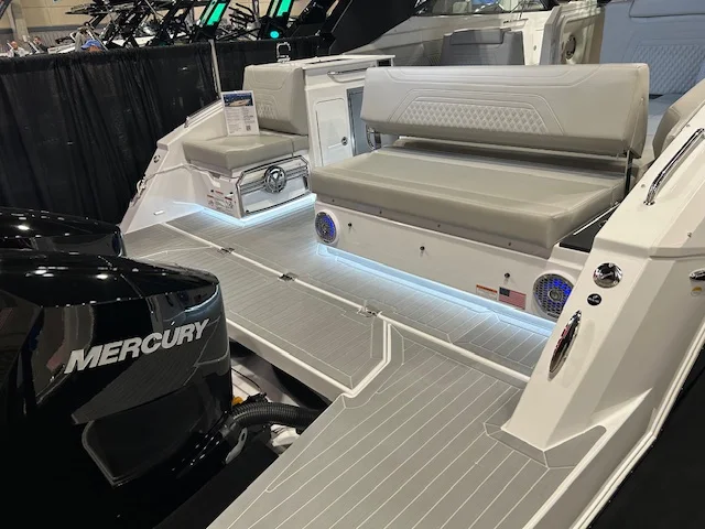 2026 Cruisers Yachts 34 GLS Outboard Image Thumbnail #7