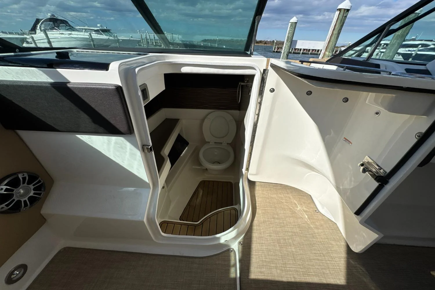 2019 Sea Ray SLX 310 Image Thumbnail #25