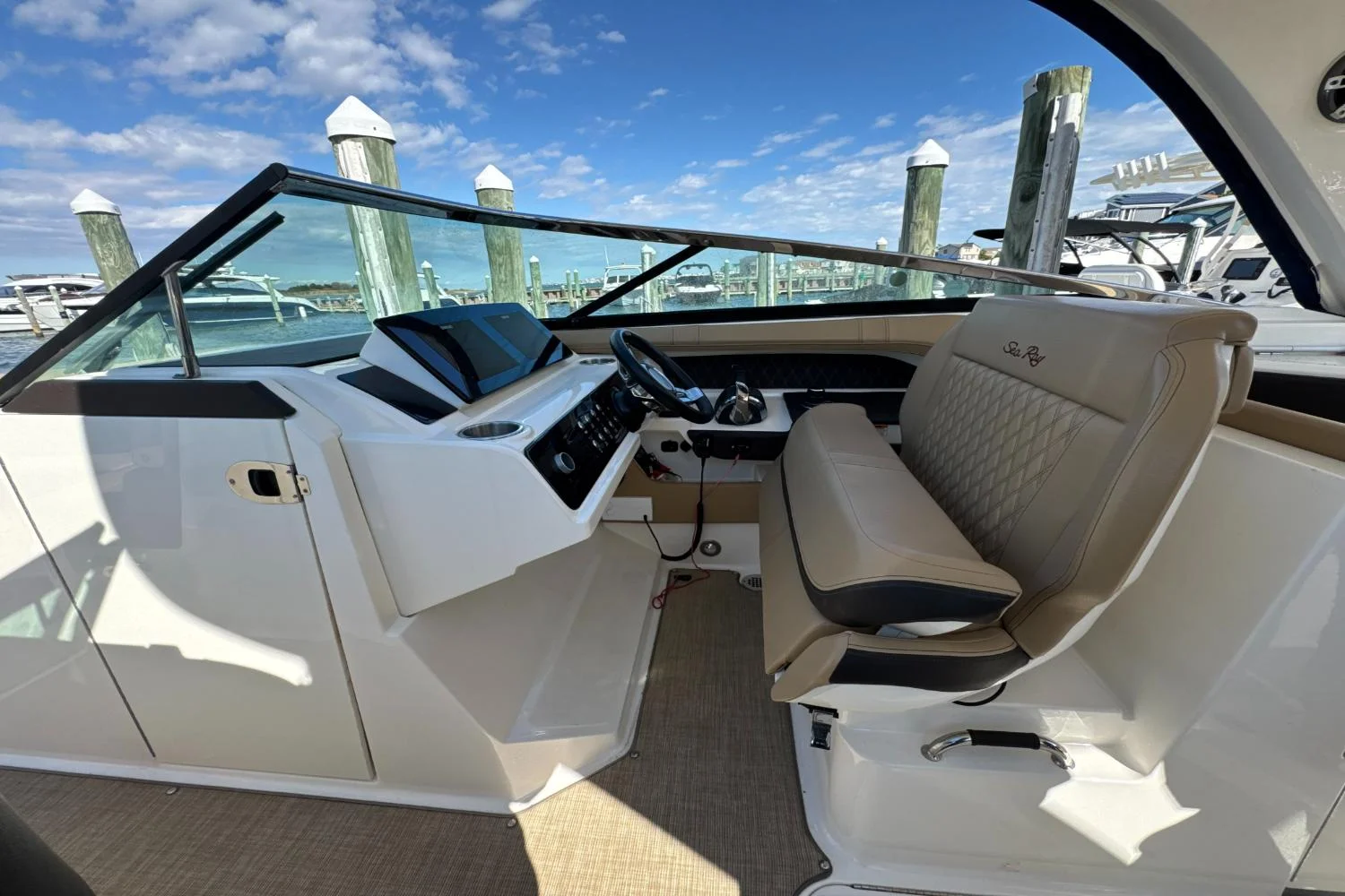 2019 Sea Ray SLX 310 Image Thumbnail #28