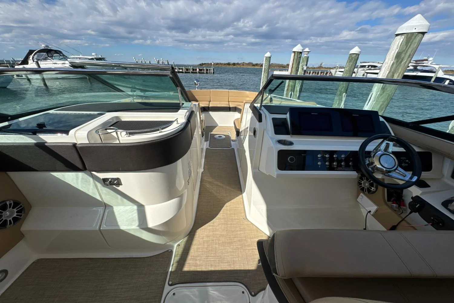 2019 Sea Ray SLX 310 Image Thumbnail #21