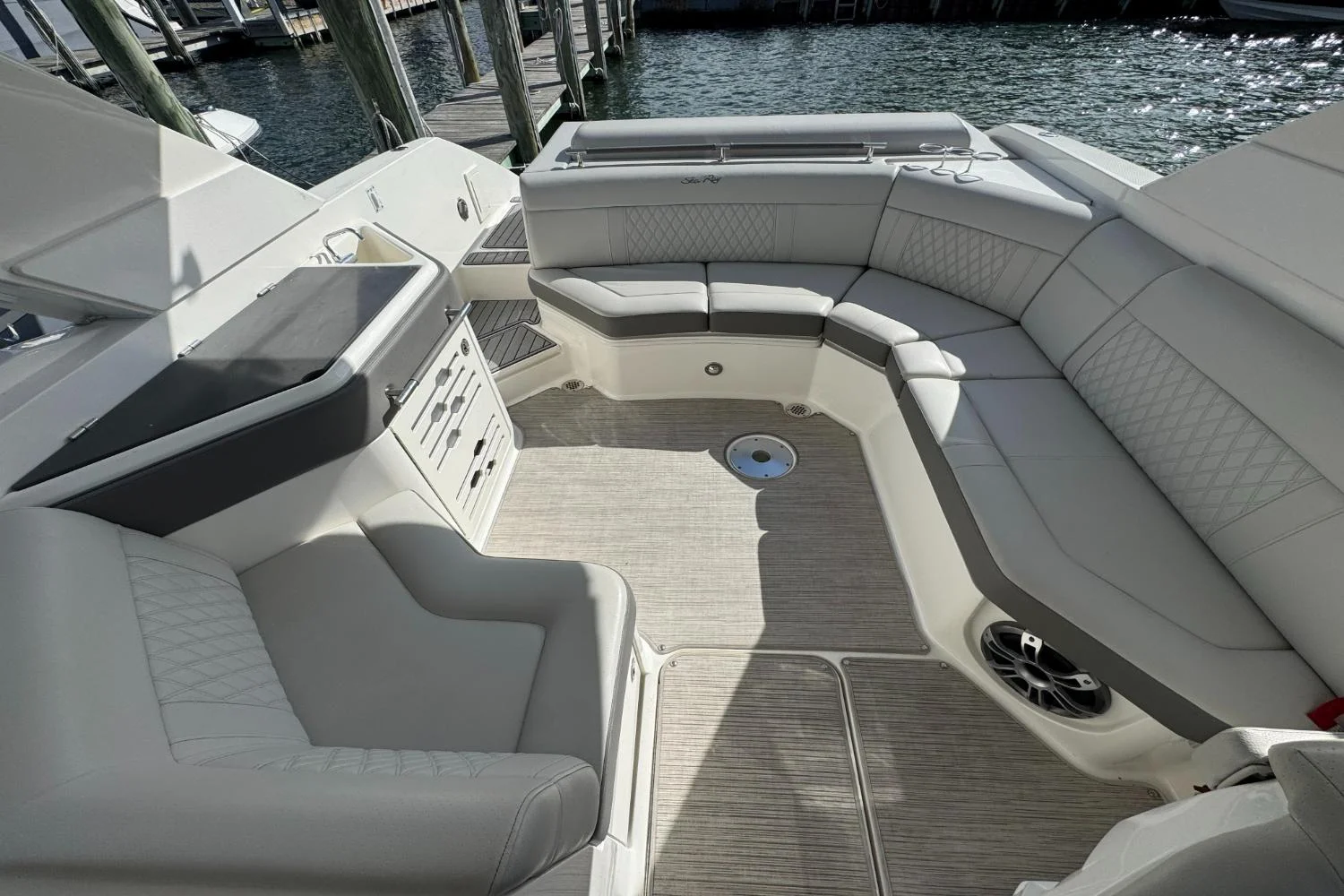 2021 Sea Ray SLX 310 Image Thumbnail #7