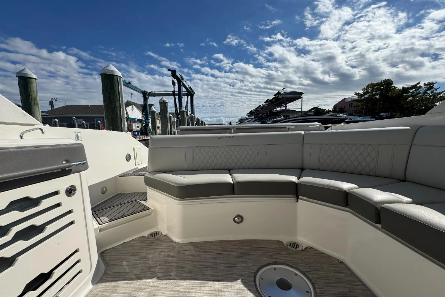 2021 Sea Ray SLX 310 Image Thumbnail #9