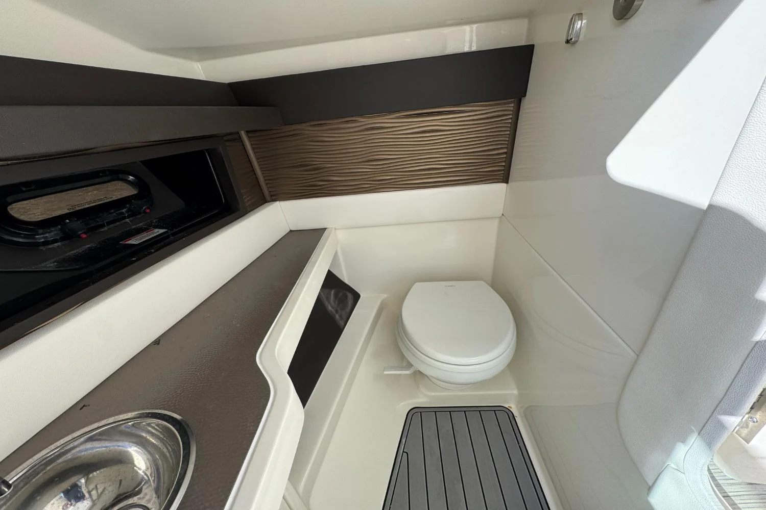 2021 Sea Ray SLX 310 Image Thumbnail #25