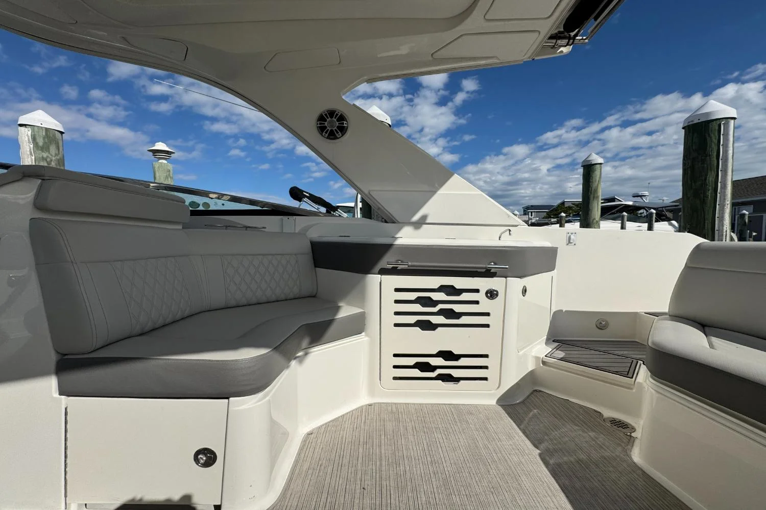 2021 Sea Ray SLX 310 Image Thumbnail #12