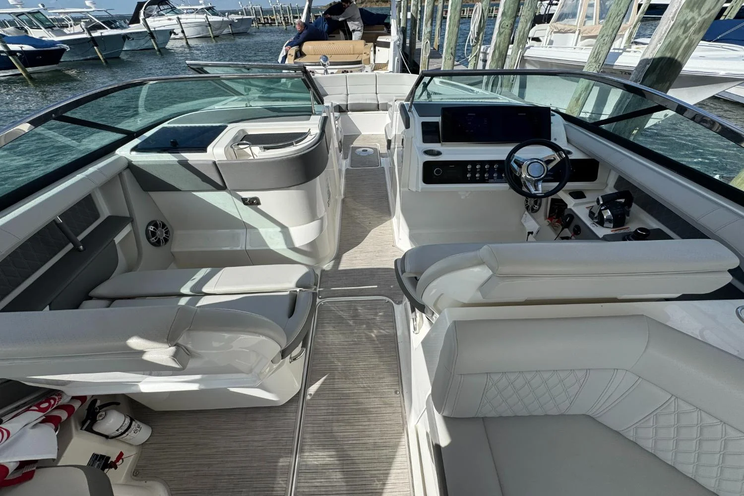 2021 Sea Ray SLX 310 Image Thumbnail #15