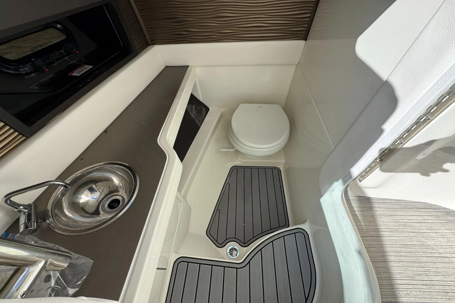 2021 Sea Ray SLX 310 Image Thumbnail #24