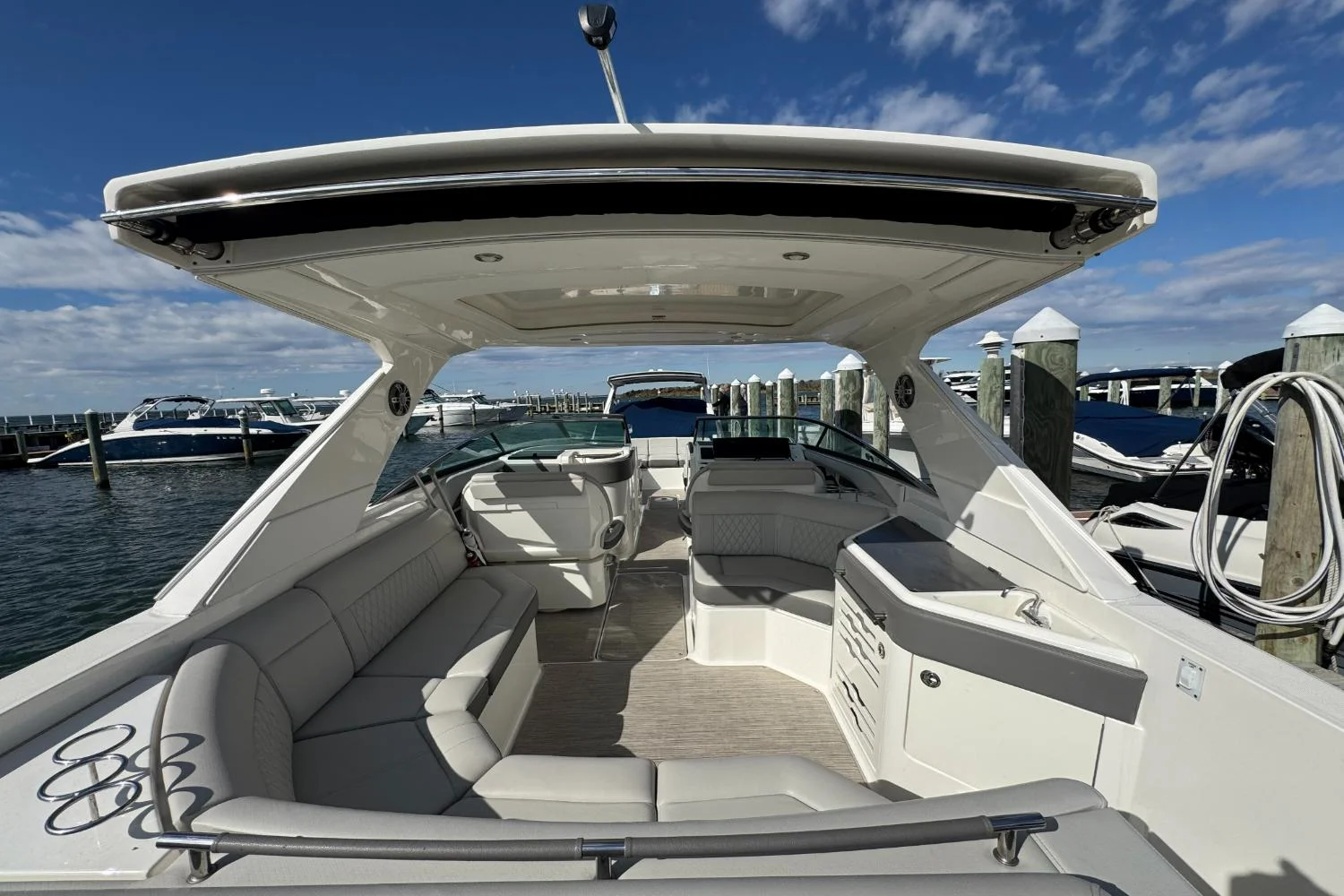 2021 Sea Ray SLX 310 Image Thumbnail #6