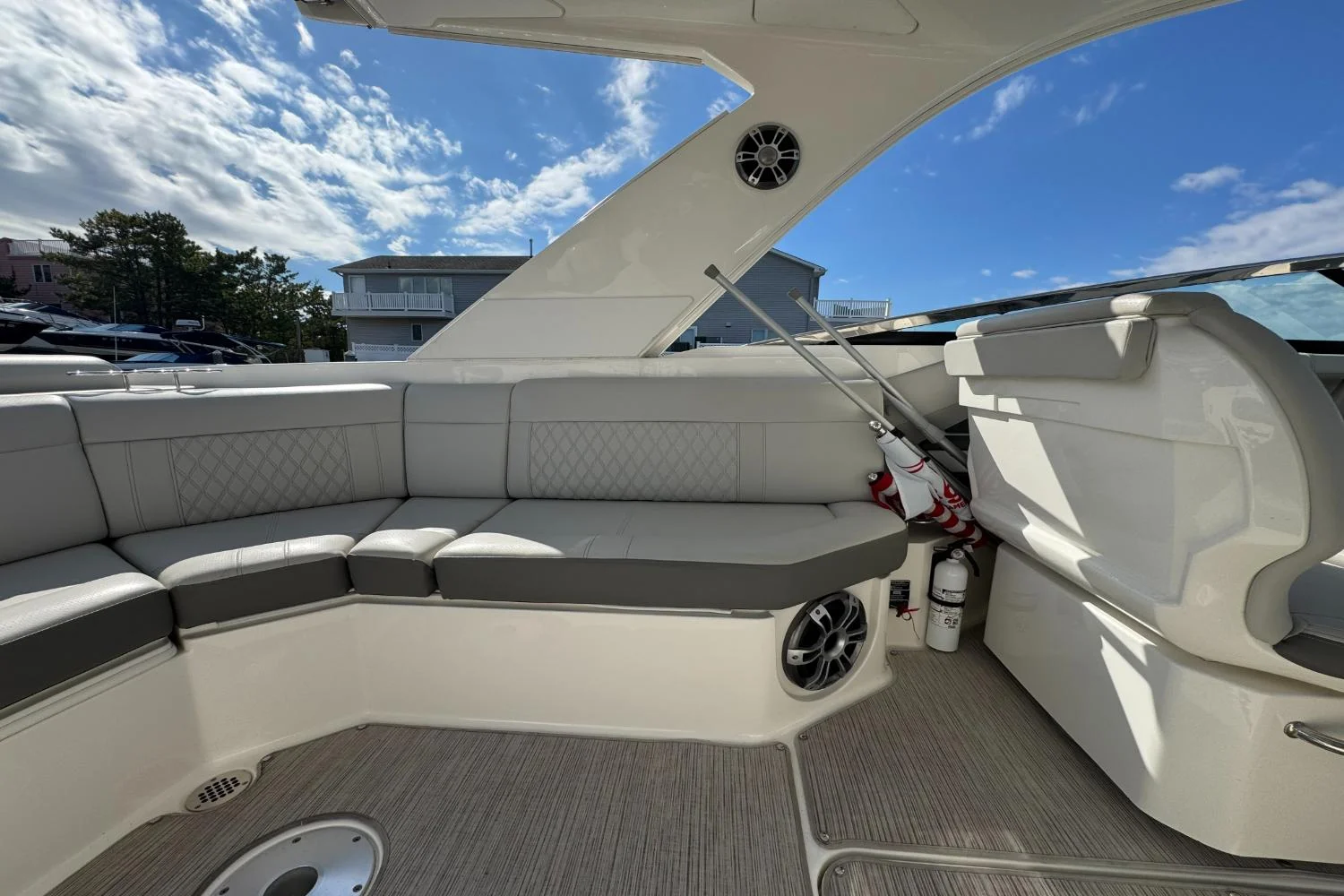 2021 Sea Ray SLX 310 Image Thumbnail #11