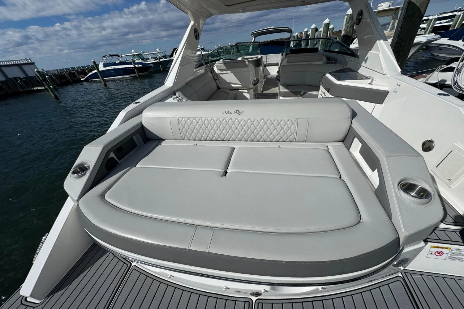 2021 Sea Ray SLX 310 Image Thumbnail #4