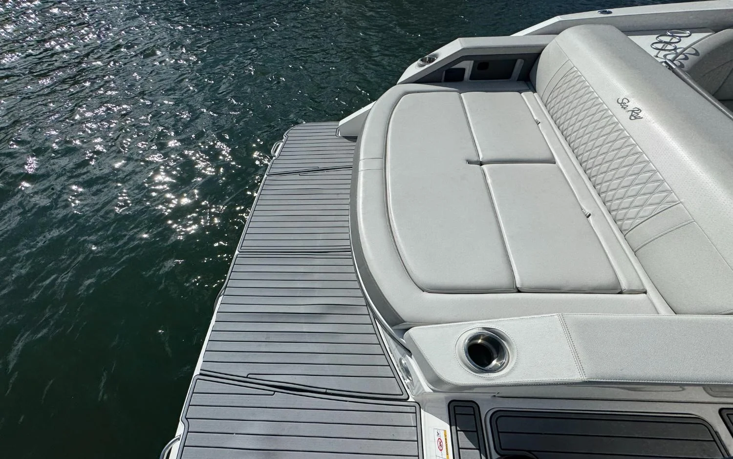 2021 Sea Ray SLX 310 Image Thumbnail #3