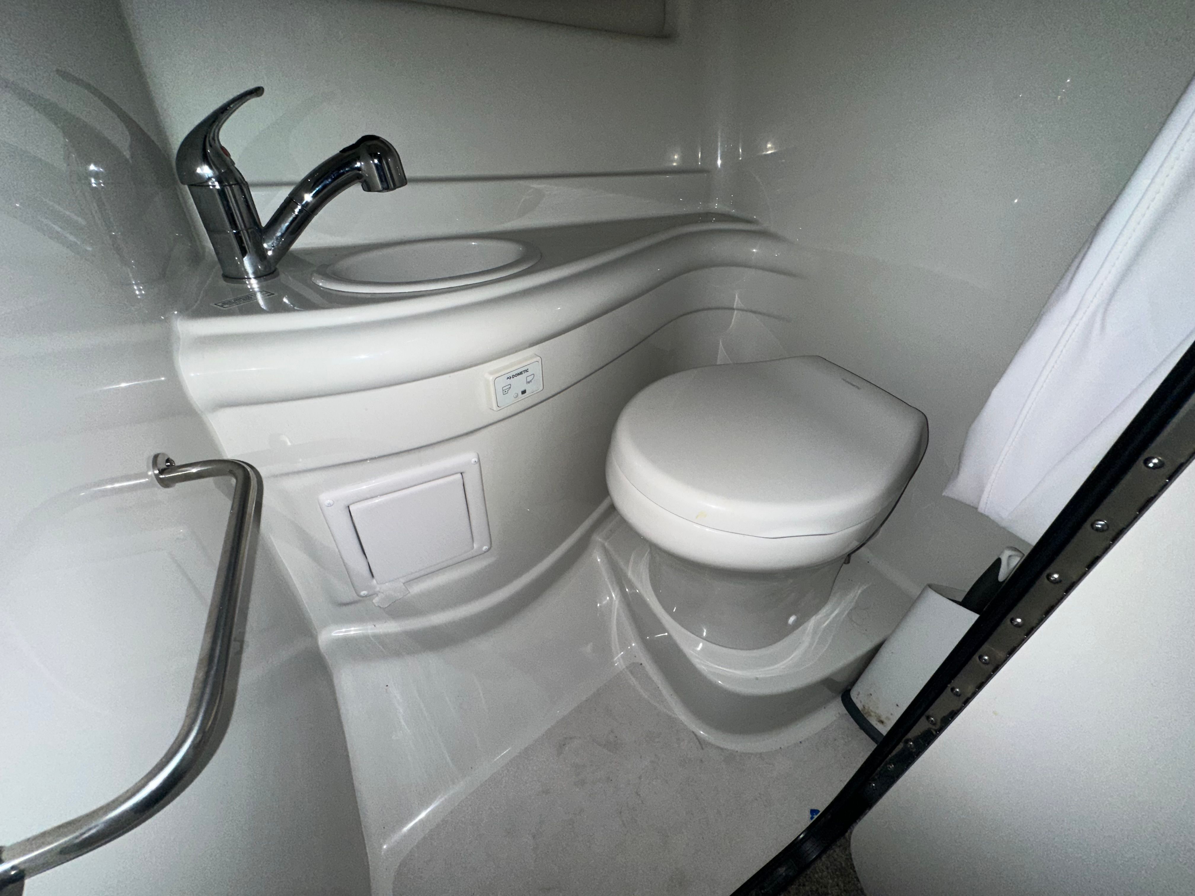 2021 Crownline 264 CR Image Thumbnail #19