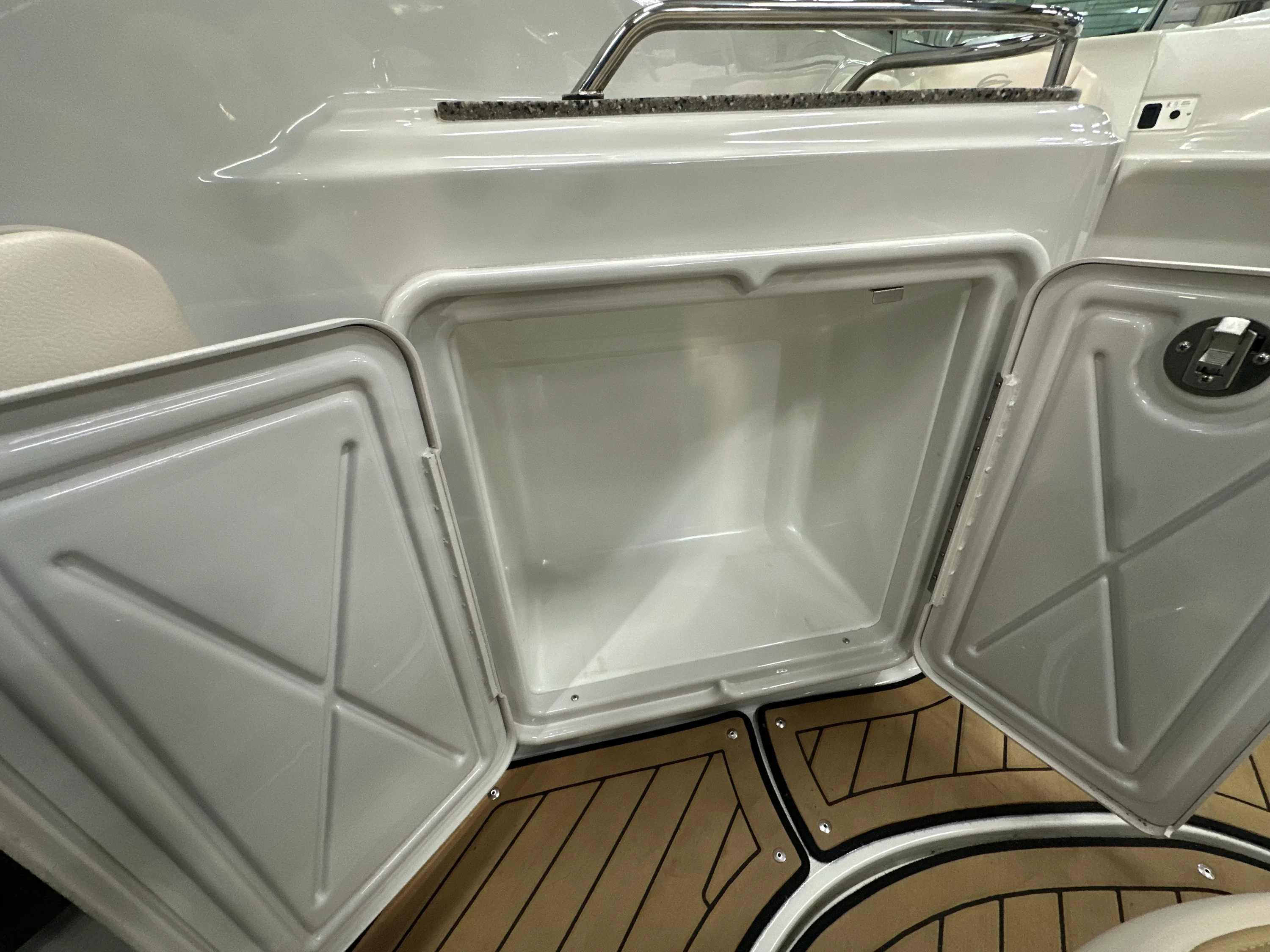 2021 Crownline 264 CR Image Thumbnail #7