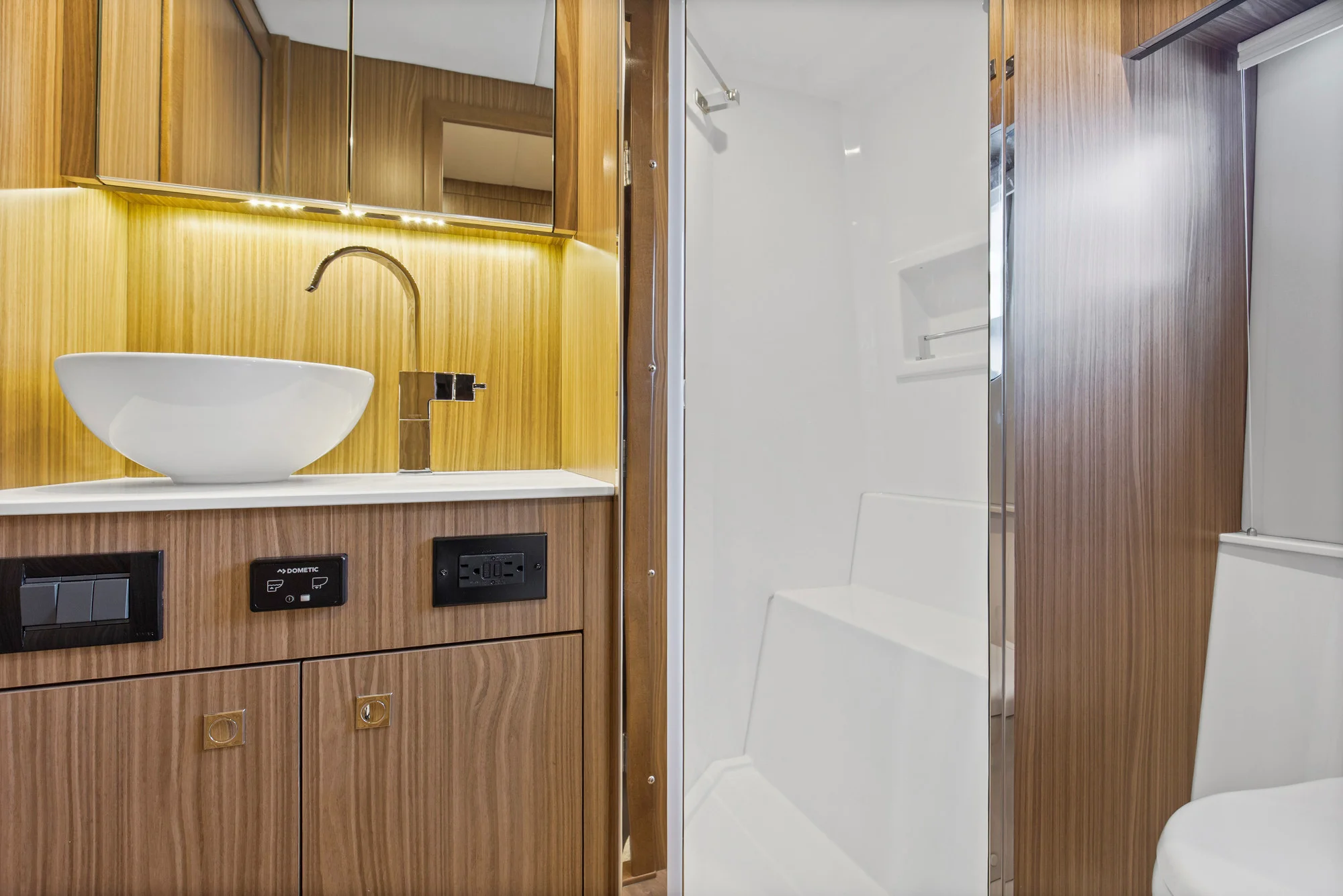 2026 Cruisers Yachts 42 Cantius Image Thumbnail #43