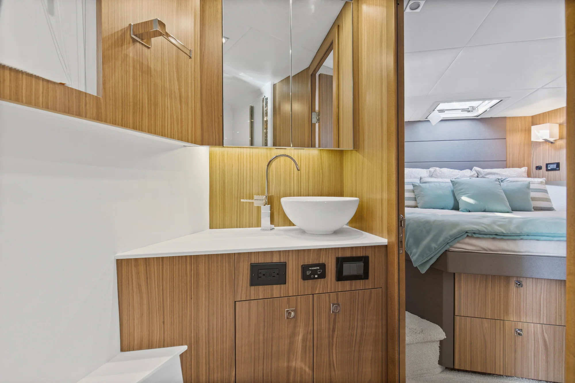 2026 Cruisers Yachts 42 Cantius Image Thumbnail #35