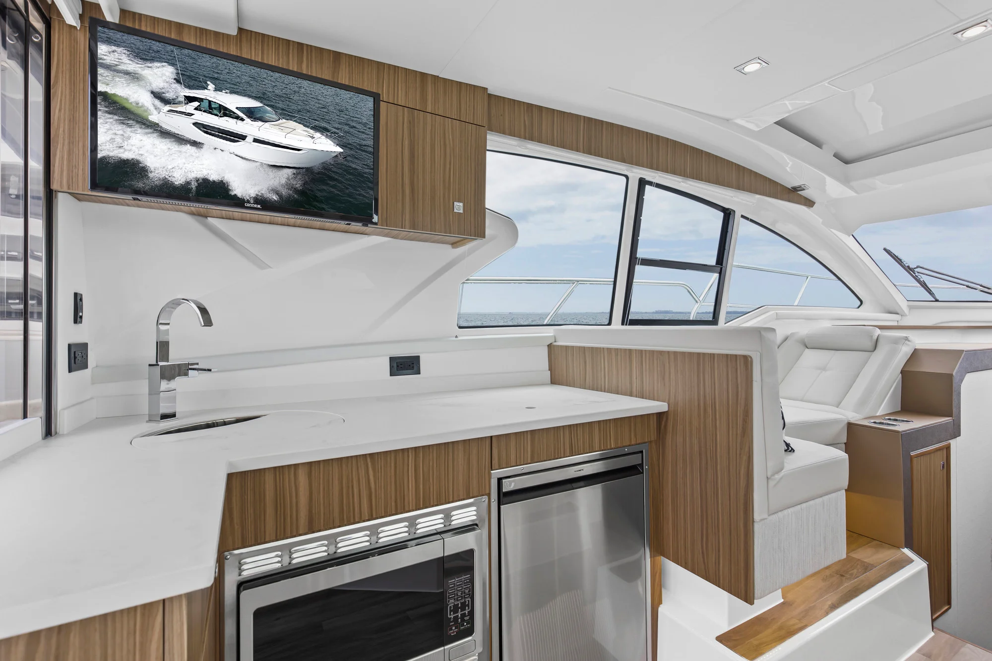 2026 Cruisers Yachts 42 Cantius Image Thumbnail #32