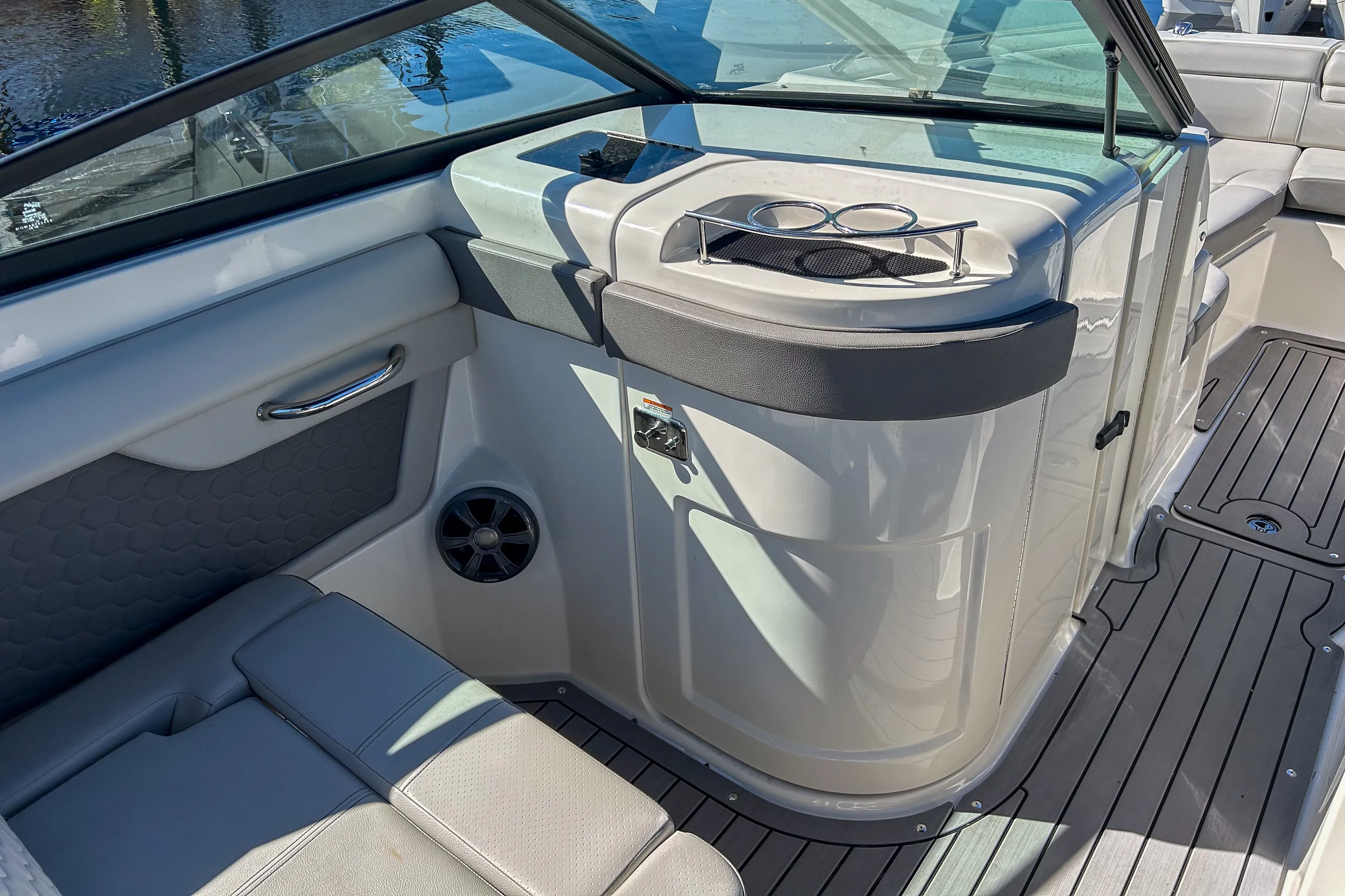 2021 Sea Ray 270 SDX OUTBOARD Image Thumbnail #10